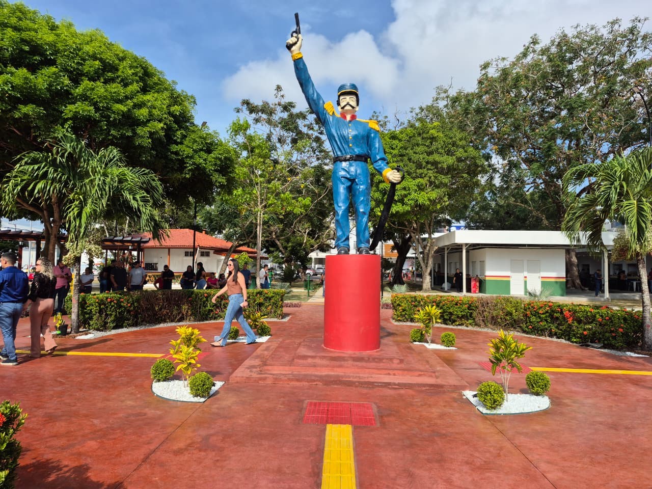 Praça Veiga Cabral é reinaugurada após revitalização em Macapá