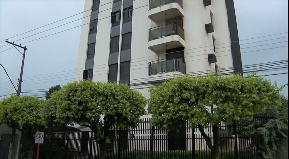 Comerciante encontrado morto em entrada de edificio é suspeito de ter matado a esposa em Matão — Foto: Ely Venancio/EPTV