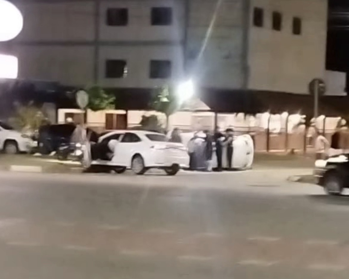 Três jovens ficam feridas após carro capotar em cruzamento na Ville Roy, em Boa Vista