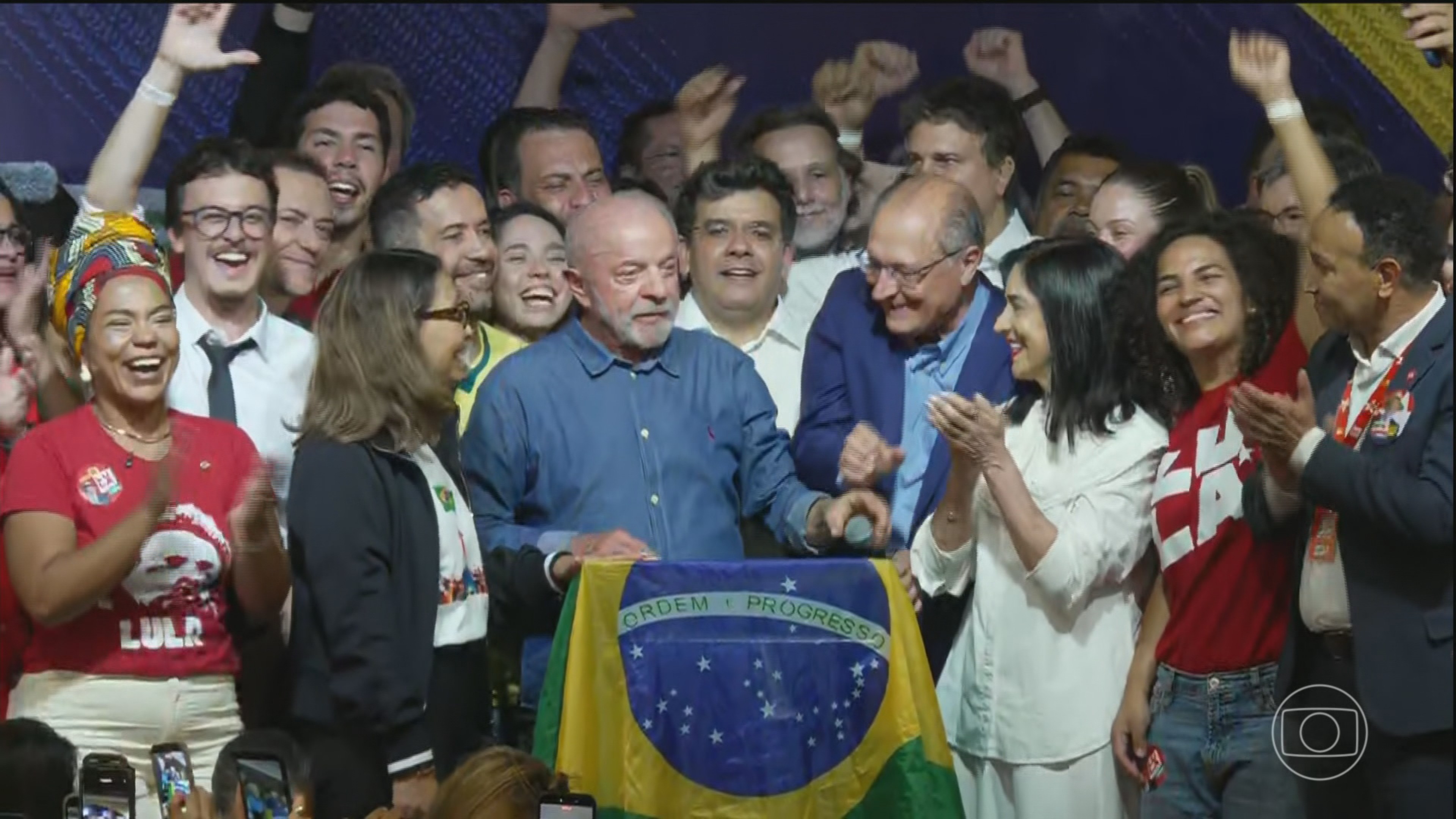 Lula, reeleito, diz que vai mudar a forma de governar e que vai trabalhar com o Congresso