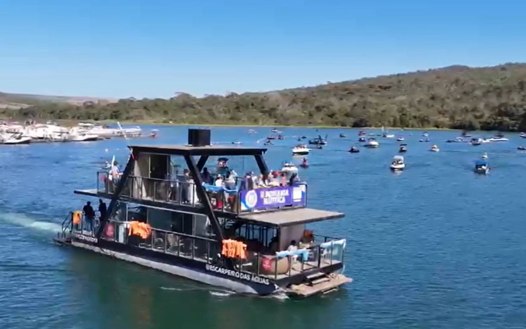 Mais de 300 embarcações participam de romaria náutica no Lago Corumbá, em Abadiânia; vídeo