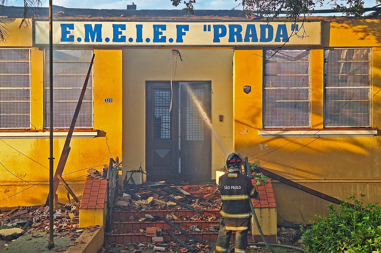 Incêndio na Escola Prada: alunos devem voltar às aulas em 2 novos locais nesta sexta-feira; um dos espaços não possui AVCB