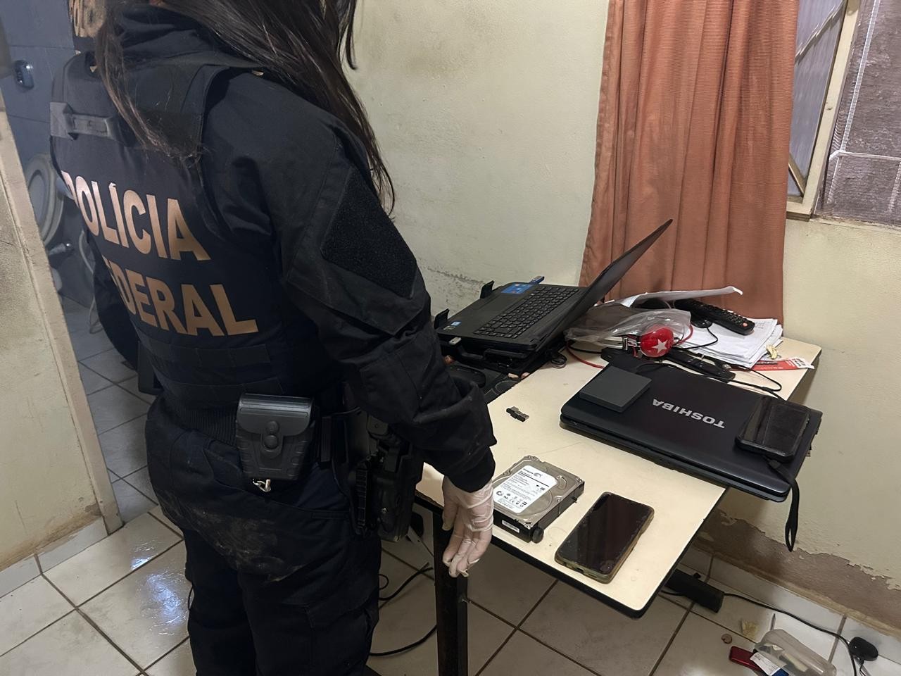 

Polícia Federal deflagra operação em combate a pornografia infantojuvenil 
no Leste de MG