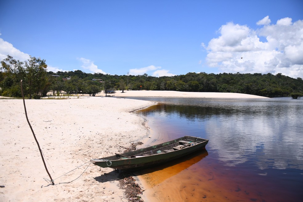 Localizada a cerca de uma hora de barco de Manaus, a Praia do Tupé é um paraíso um pouco mais isolado, perfeito para quem busca tranquilidade e contato com a natureza. — Foto: Divulgação/Amazonastur