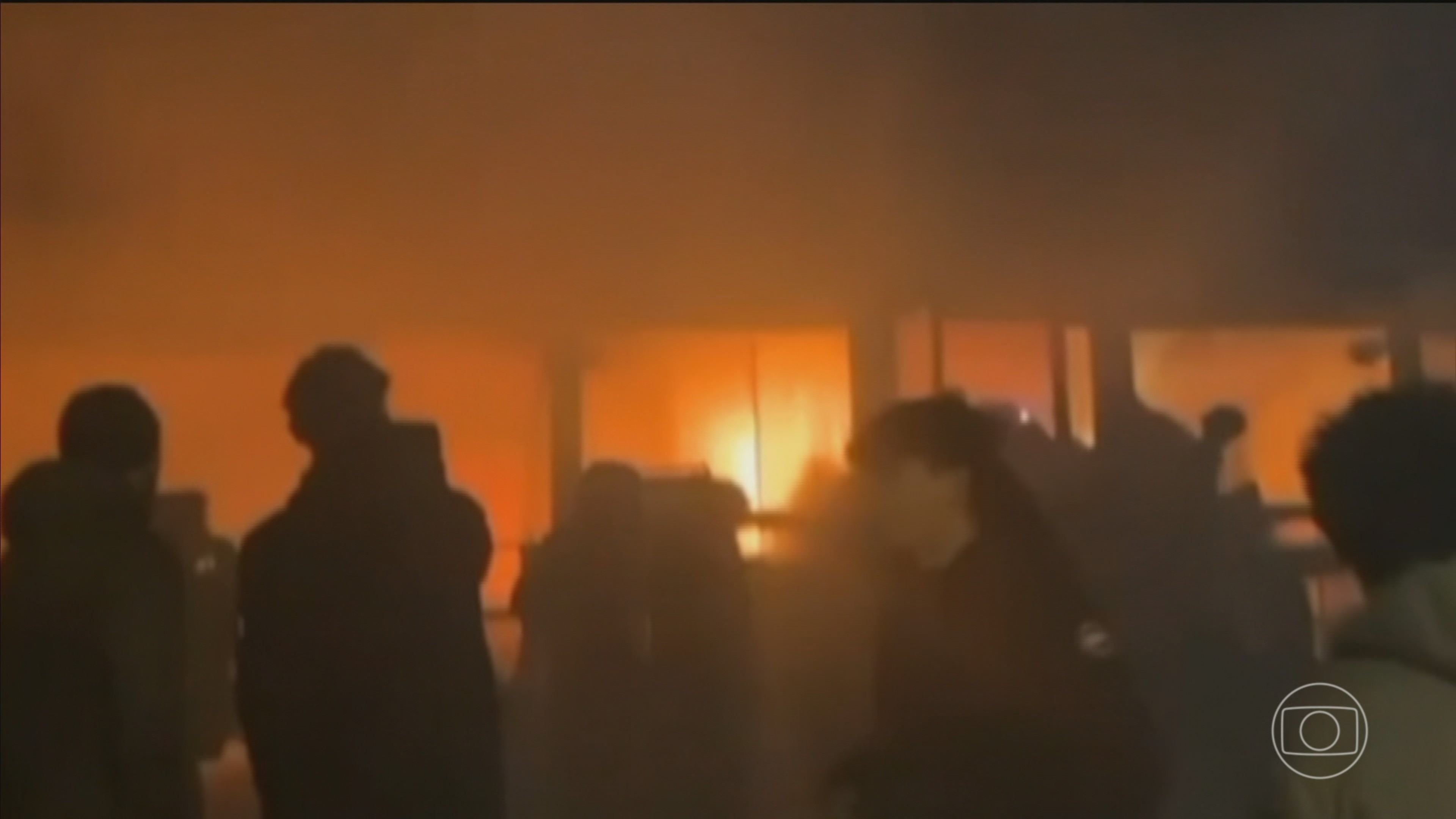 Fogo em bar: Suíça tenta identificar vítimas de incêndio em festa de Ano Novo; cerca de 40 morreram