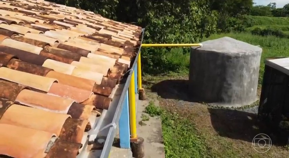 A cisterna tem capacidade para armazenar 17 mil litros de água e pode abastecer uma família de quatro pessoas por cerca de 30 dias — Foto: Reprodução/TVCA