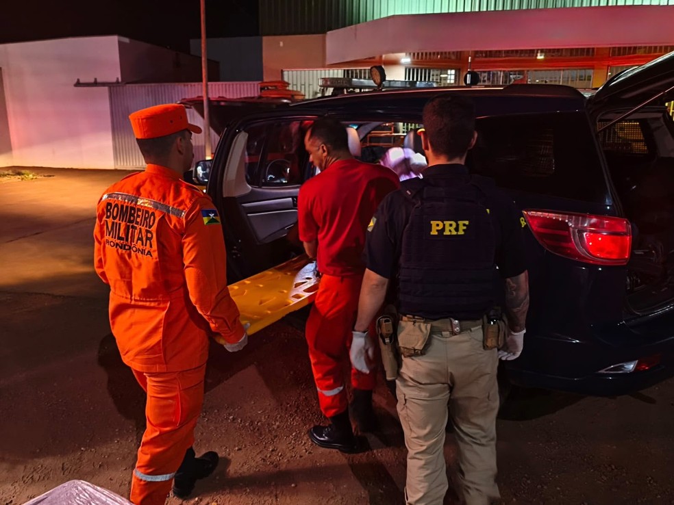 Bebê nasce dentro de viatura da PRF em RO — Foto: PRF/Divulgação