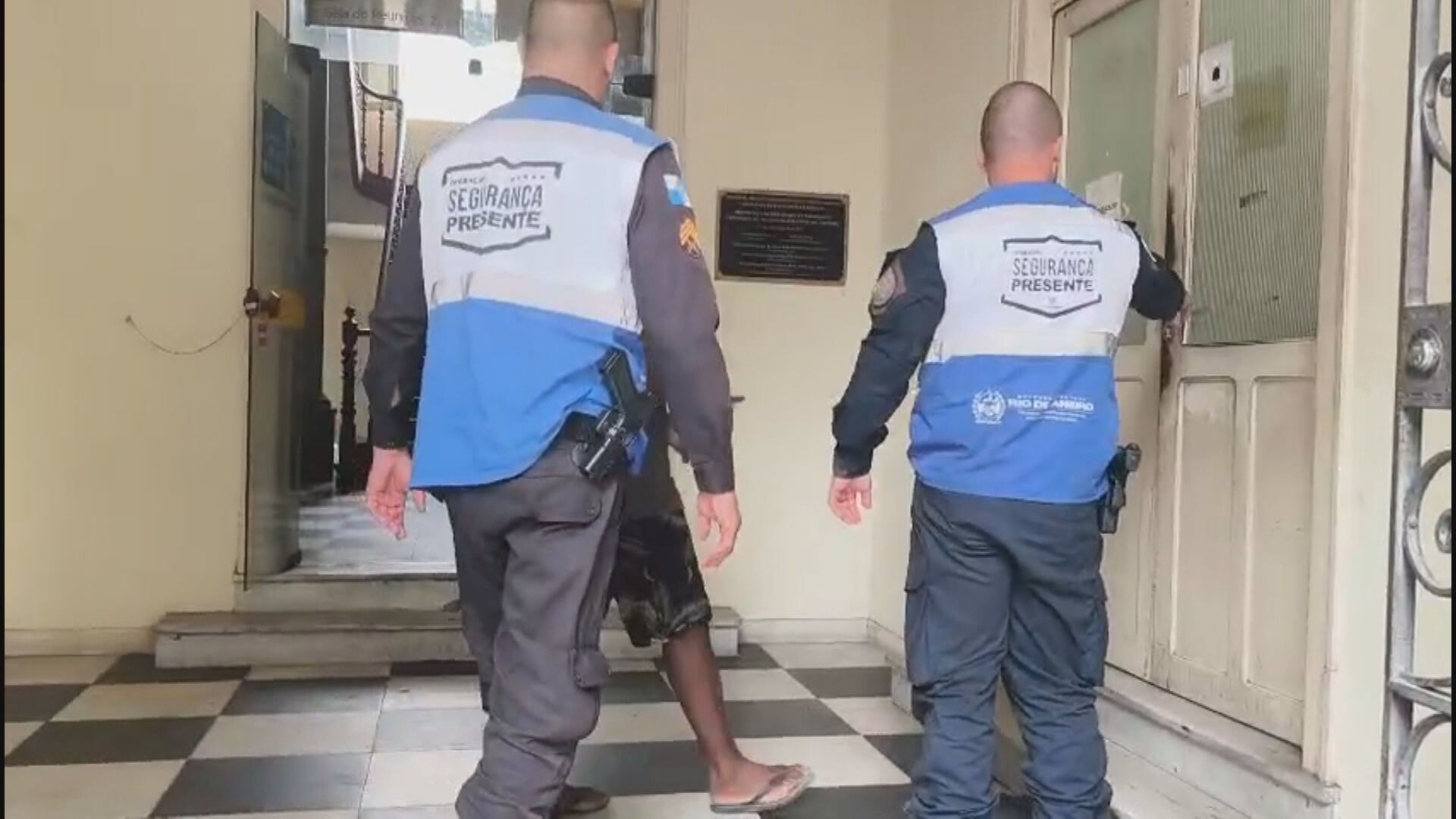 Foragido por stalking e ameaça contra ex é preso em Niterói, no RJ