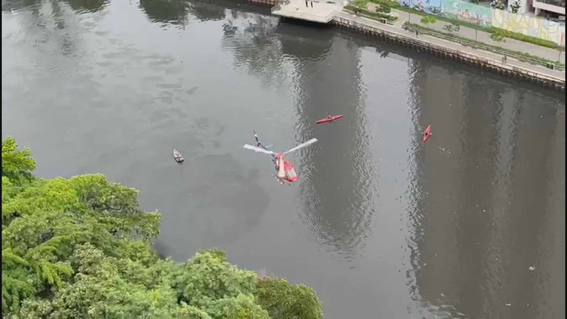 Remador cai de caiaque e desaparece em rio no Recife; helicóptero ajuda nas buscas dos bombeiros
