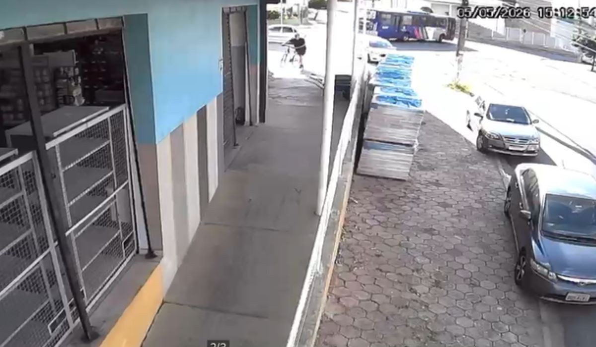 Criança morre em acidente entre moto e ônibus em Hortolândia