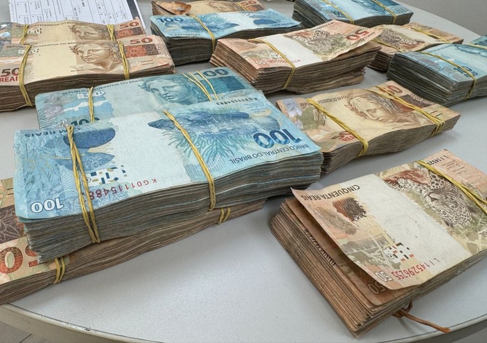 Polícia Federal prende duas pessoas com R$ 150 mil e aponta indícios de crime eleitoral — Foto: Divulgação