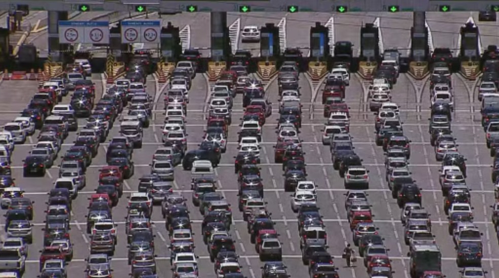 Congestionamento de carros no pedágio da rodovia dos Imigrantes, sentido litoral, em foto de arquivo — Foto: Reprodução/TV Globo