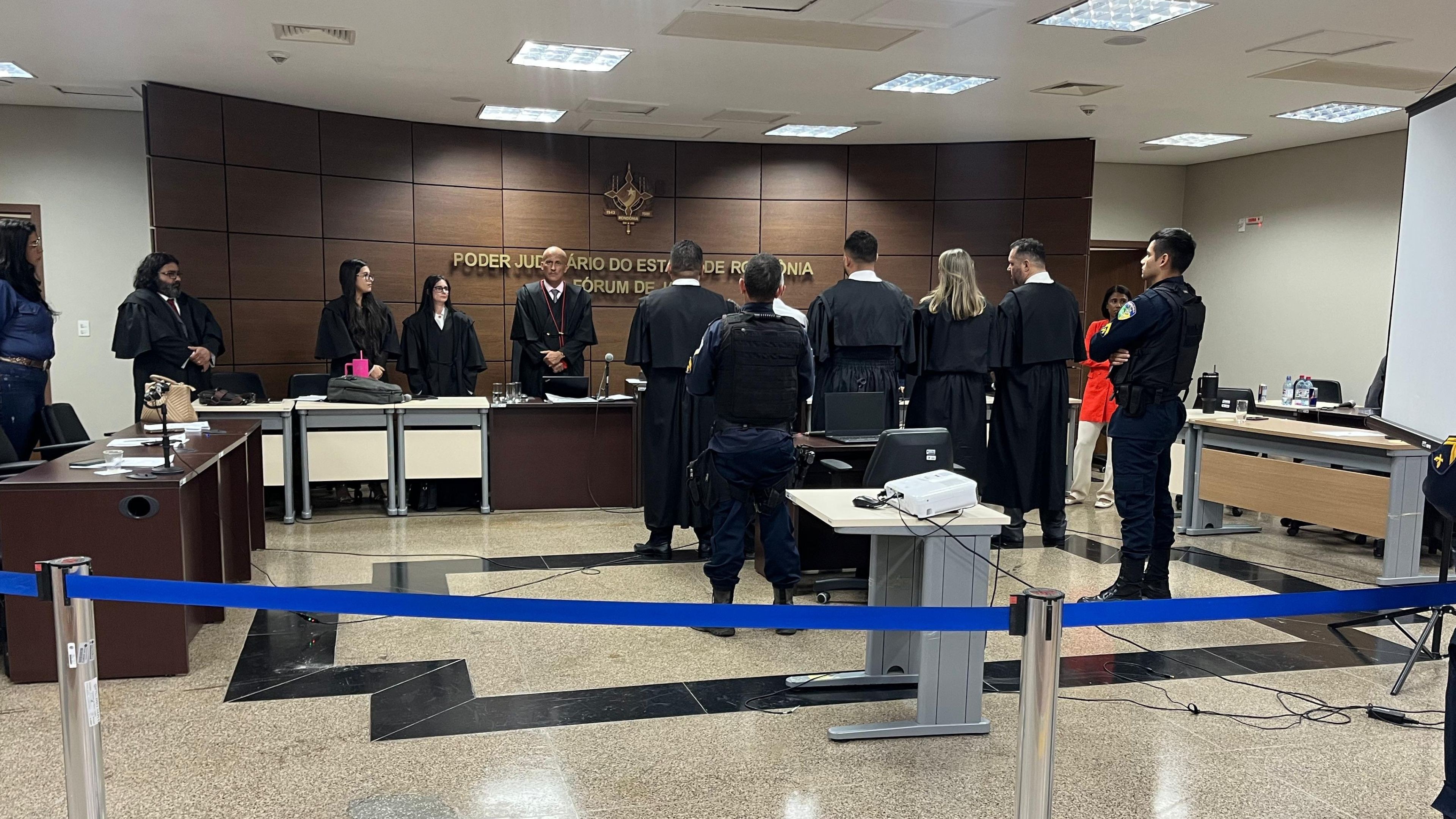 Homem é condenado a 30 anos por matar a ex-esposa; júri rejeita tese de feminicídio em RO