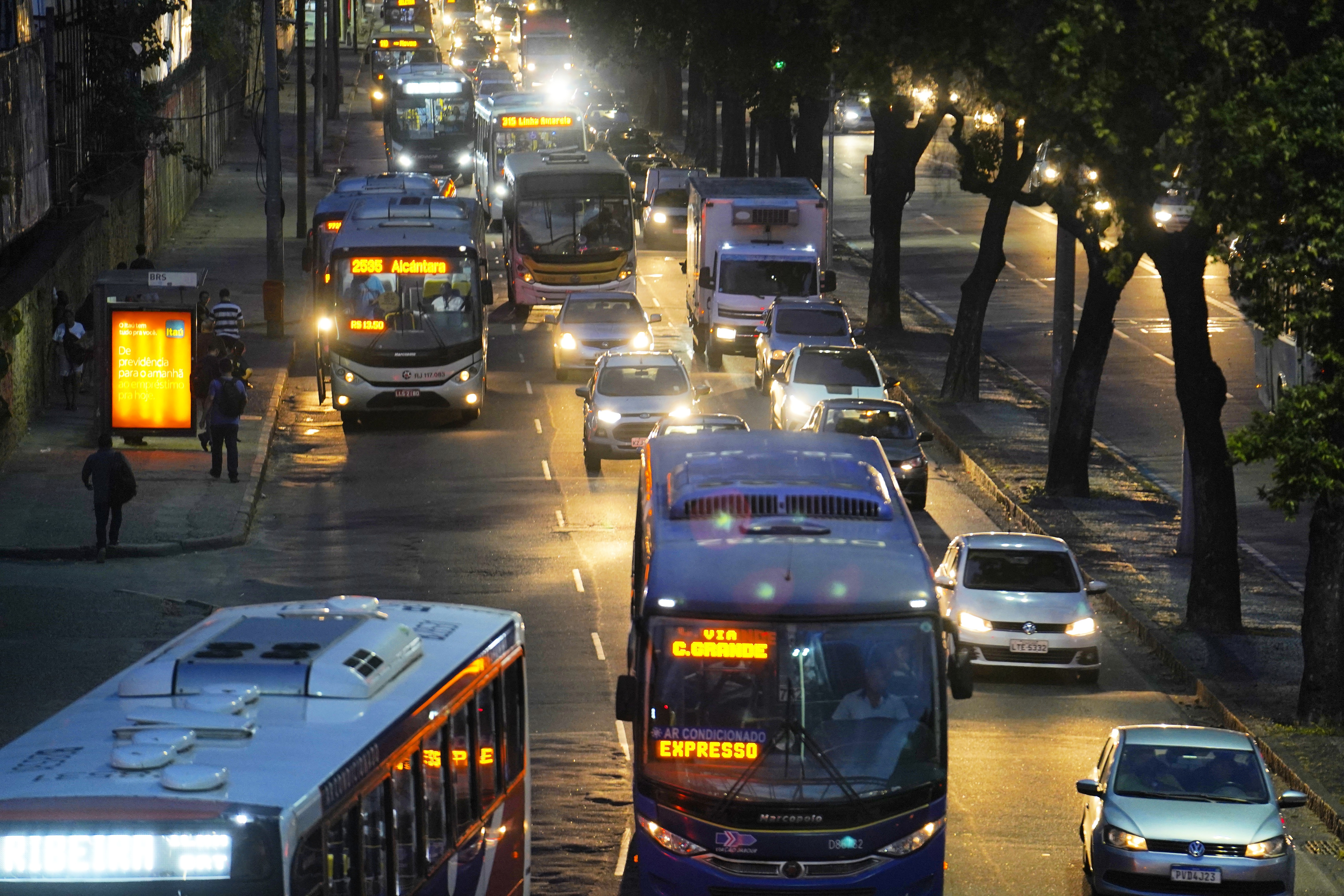 Câmara do Rio aprova lei que obriga linhas de ônibus a instalarem painel indicando velocidade