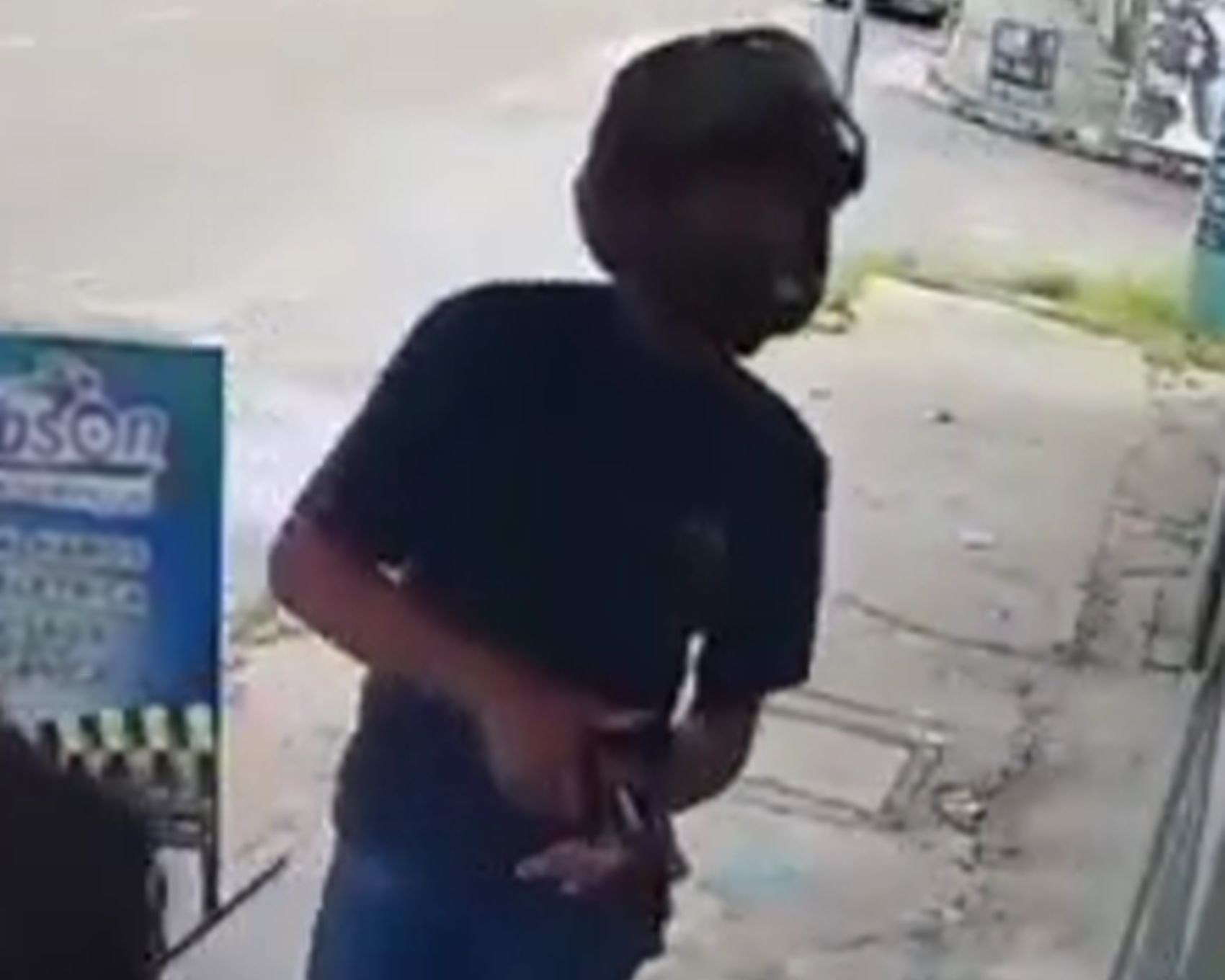 Polícia Civil divulga imagens de suspeitos de homicídio ocorrido dentro de oficina na Zona Sul de Aracaju