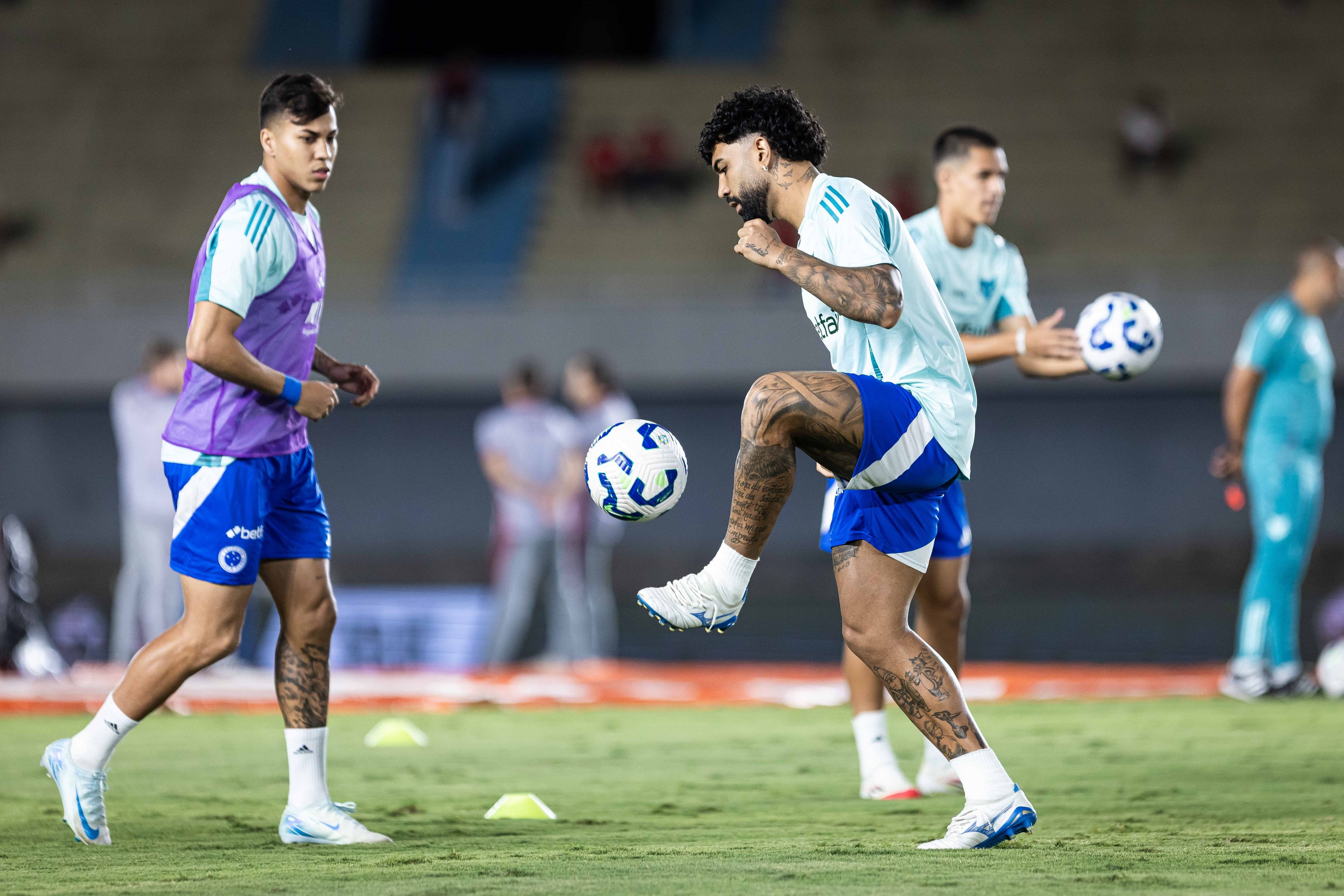 Polícia cumpre mandados de busca e apreensão no AM em operação contra golpistas que desviaram salários de jogadores da Série A