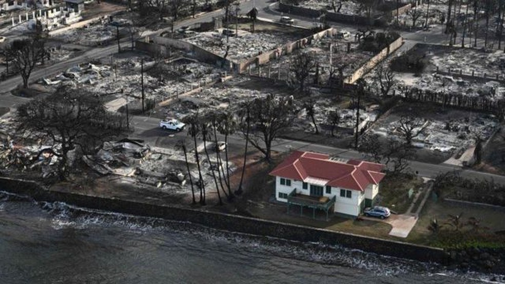 Casa que resistiu a incêndios no Havaí — Foto: Getty Images via BBC