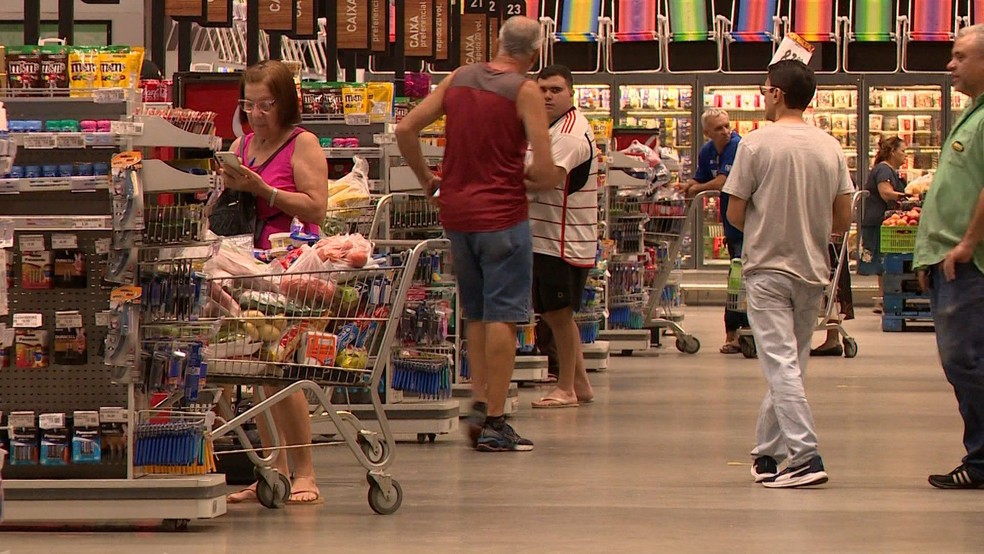 Supermercado no Espírito Santo. Compras. Movimento. Supermercados — Foto: Reprodução/TV Gazeta
