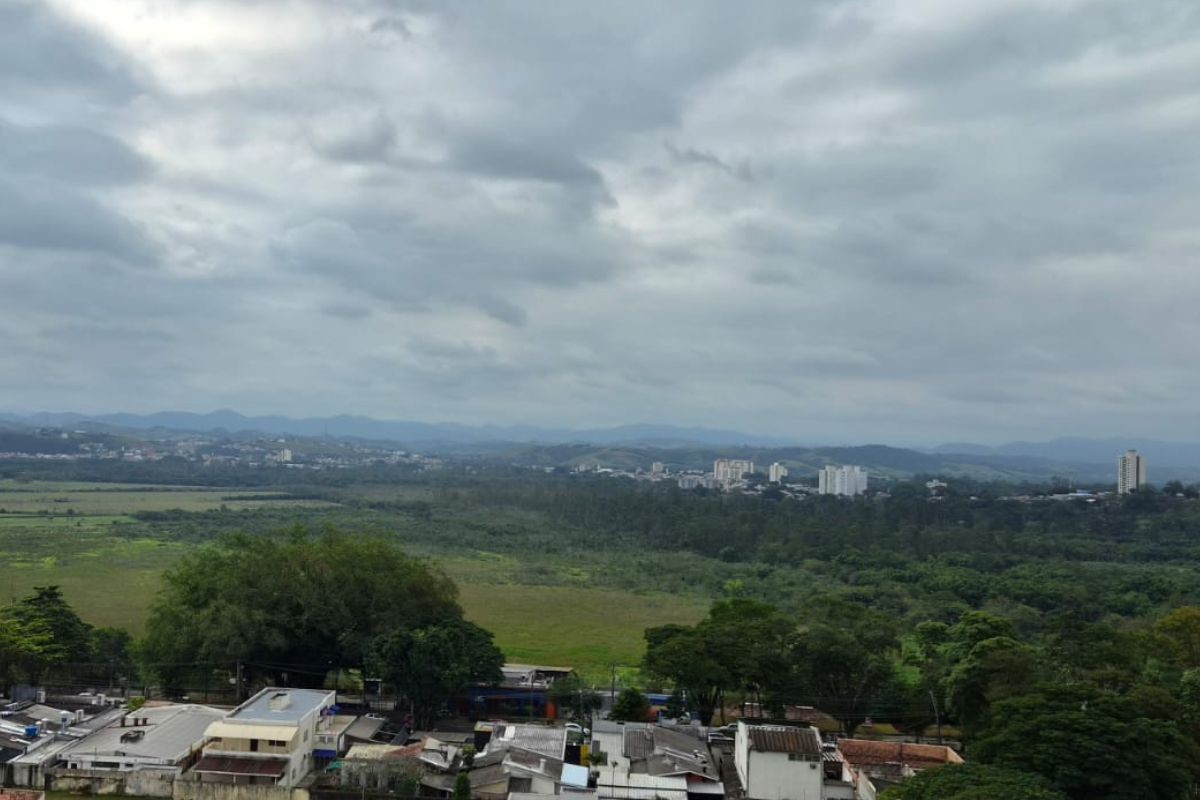 Fim de semana terá manhãs frias, nevoeiro e chance de chuva no Vale do Paraíba e Litoral Norte; veja previsão