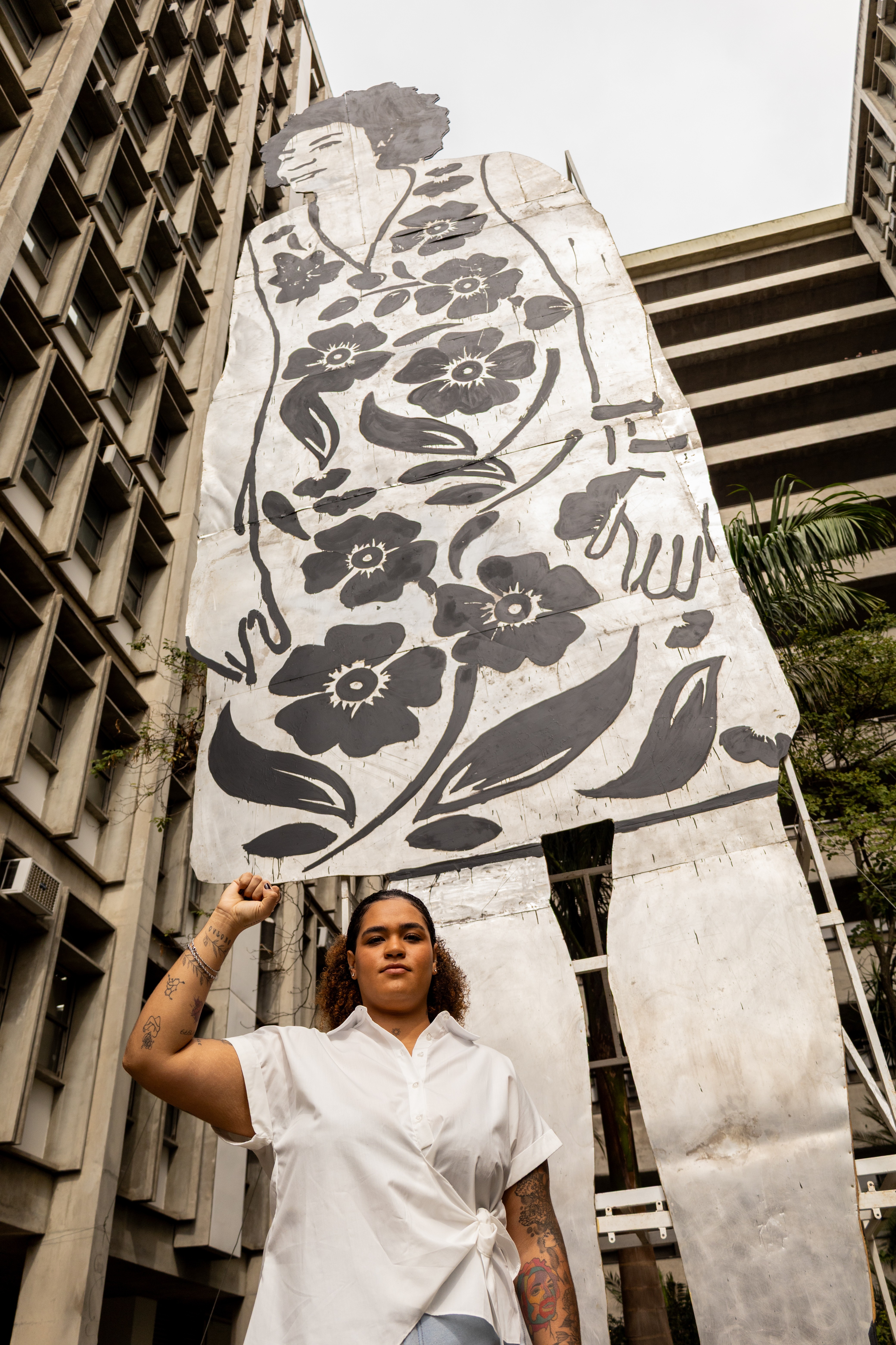 Uerj ganha escultura de Marielle Franco; 'Mistura de dor e gratidão', diz filha