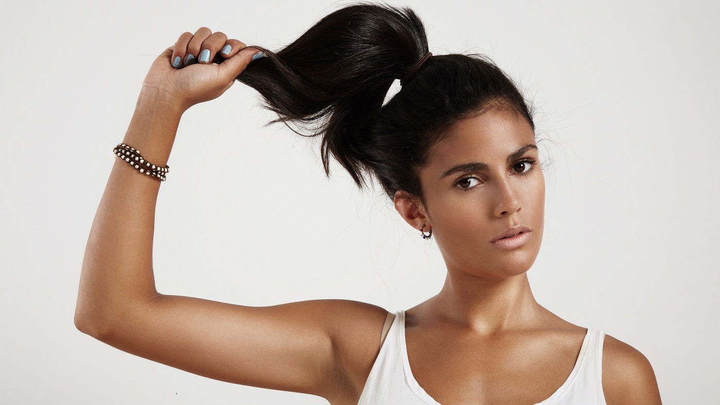 Prende o cabelo todos os dias? Sinais de que o hábito está prejudicando seus fios
