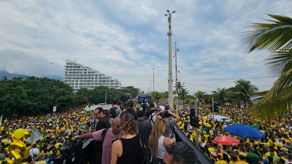 Ato em apoio a Flávio Bolsonaro (PL), na Barra da Tijuca — Foto: Júnior Alves/TV Globo