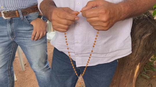 Fiéis mantêm tradição da celebração dos terços - Há mais de 60 anos, a família Pazianoto, de Ipiguá (SP), mantém tradição da reza do terço no sítio em louvor a São João Batista.
