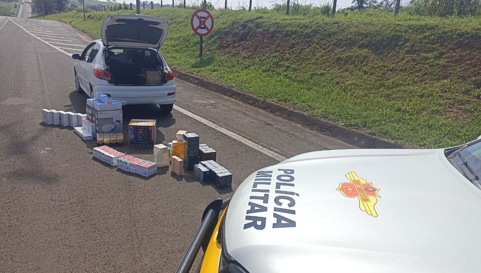 2 de 2
Eletr&ocirc;nicos importados n&atilde;o tinha nota fiscal e foram apreendidos em Santa Cruz do Rio Pardo &mdash; Foto: Pol&iacute;cia Rodovi&aacute;ria/ Divulga&ccedil;&atilde;o