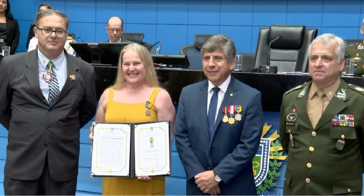 Editora-chefe da TV Morena recebe medalha de mérito na Assembleia Legislativa de MS