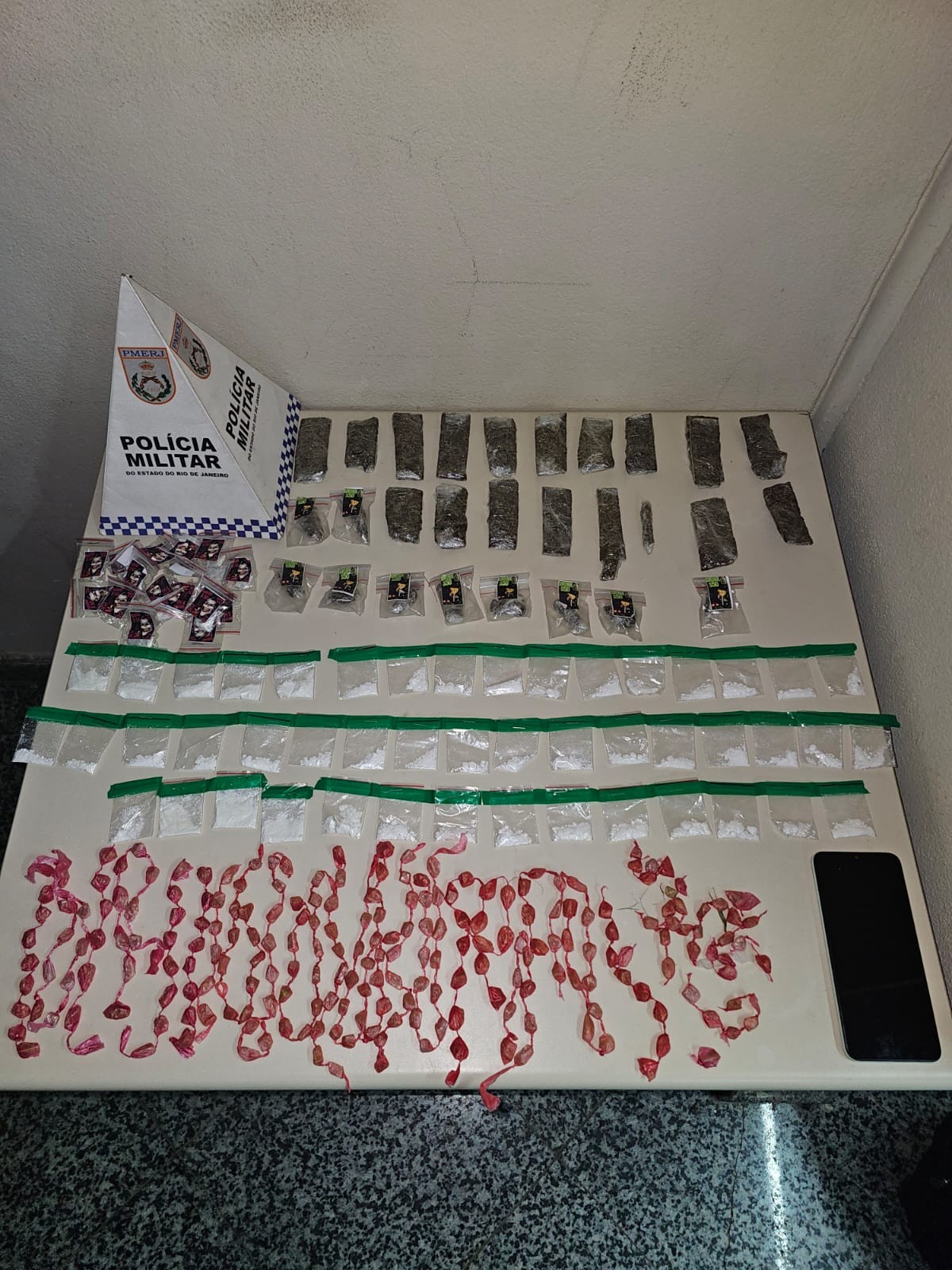 Dupla é detida com drogas em Paraty