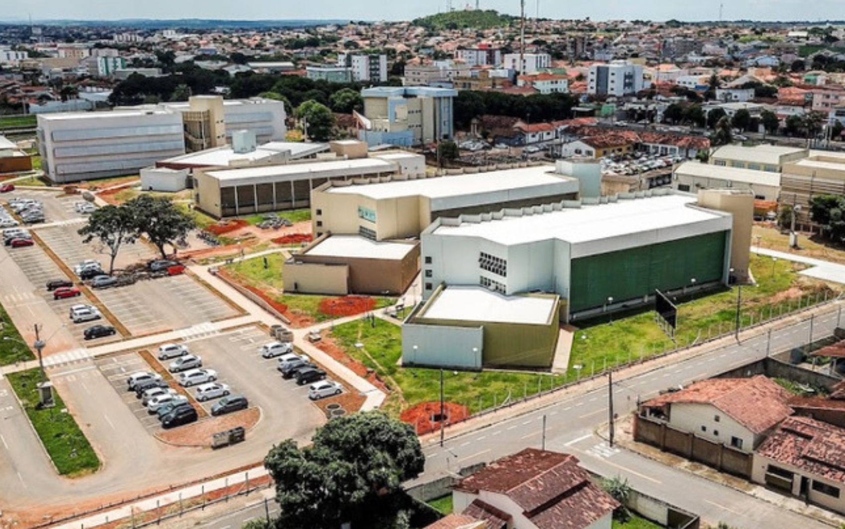 Abertas as inscrições para concurso com salário de até R$ 13 mil em universidade de Goiás