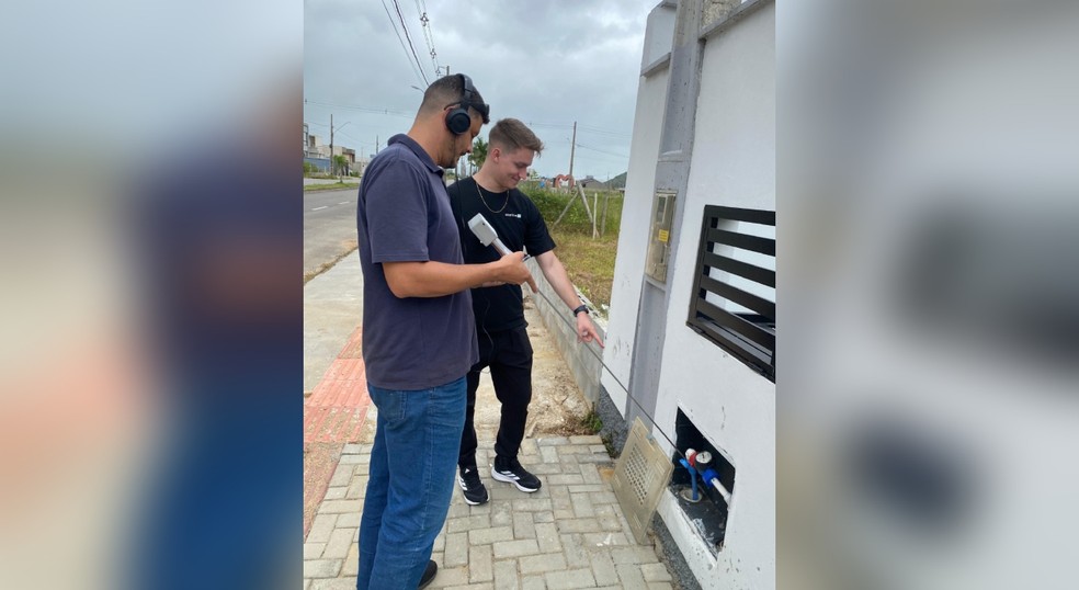 Haste do 4Fluid, aparelho desenvolvido por empresa de Sorocaba (SP), coleta 10 segundos de sons emitidos por tubulação de água — Foto: Stattus4/Divulgação