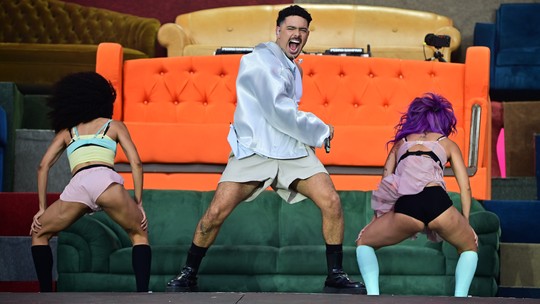 Pedro Sampaio mostra que merece mais que o 1º horário no festival