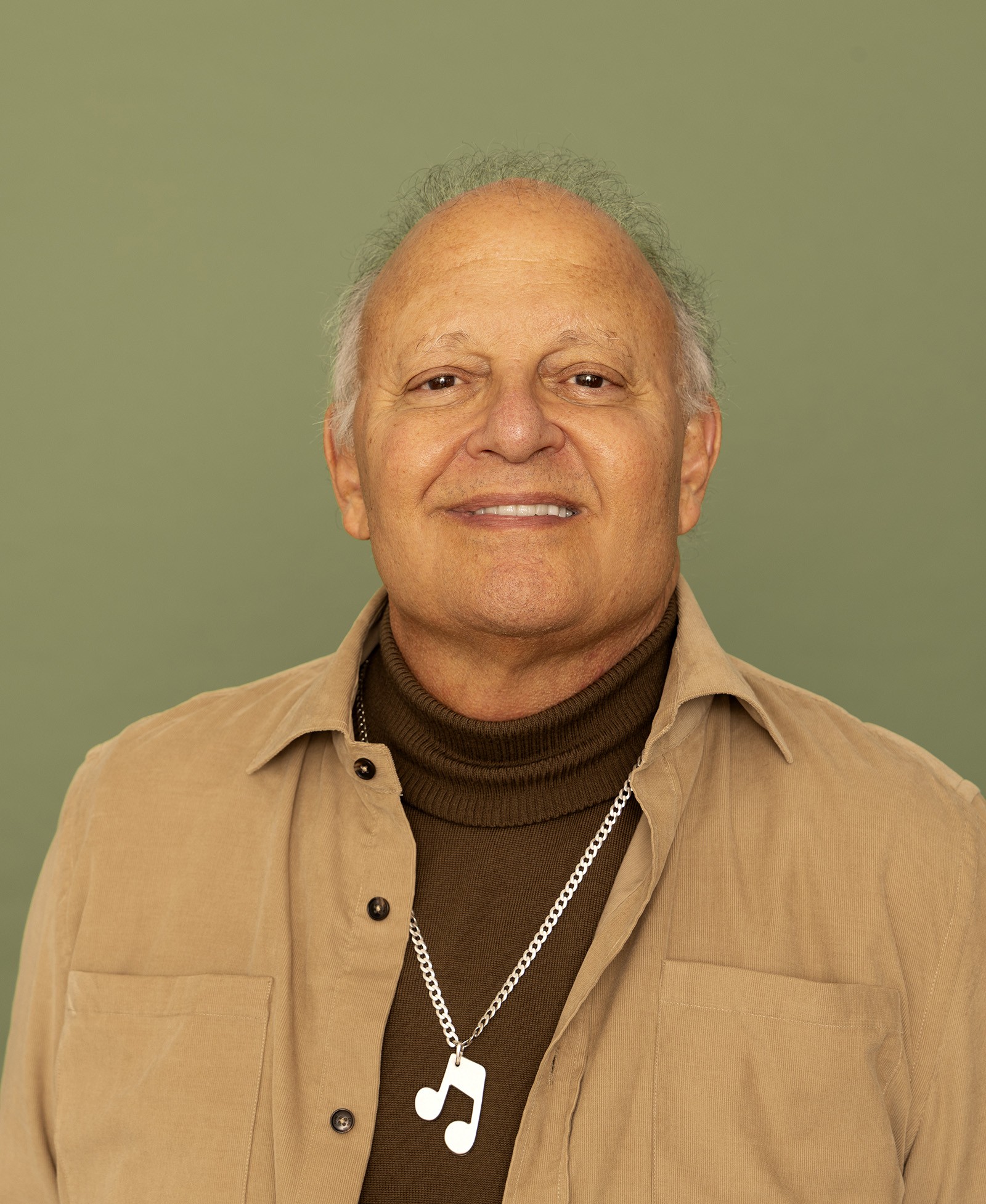 Guilherme Arantes demole fronteiras do tempo no universo particular do amoroso álbum ‘Interdimensional’