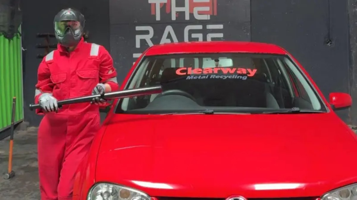 'Salas da fúria': como são os espaços cada vez mais populares para liberar a raiva e aliviar o estresse?