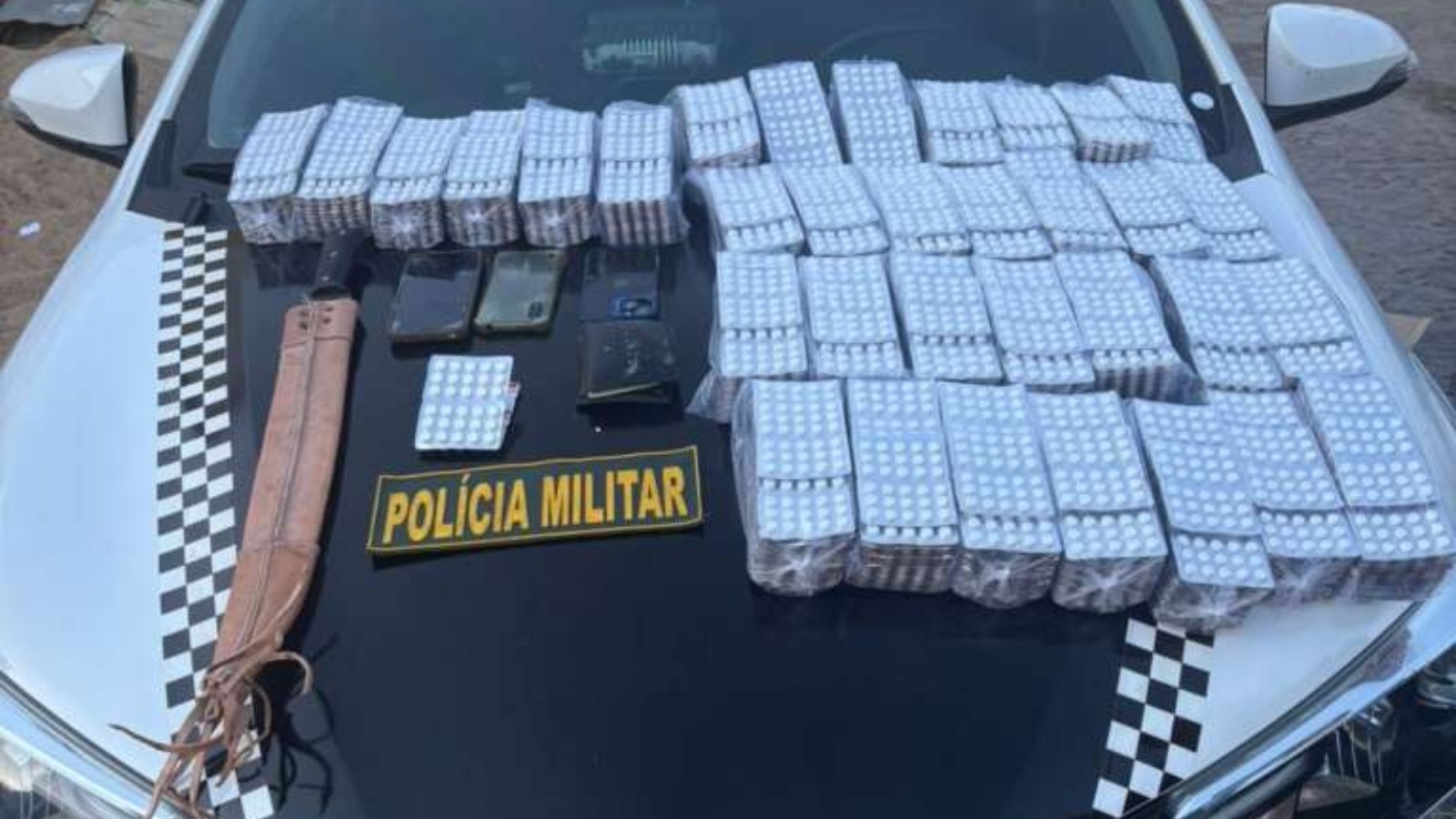 Polícia apreende quase 3 mil comprimidos de rebite e prende motorista suspeito no CE