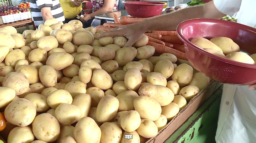 A batata inglesa teve alta de 14,49% em junho. — Foto: Reprodução/ TV Grande Rio 