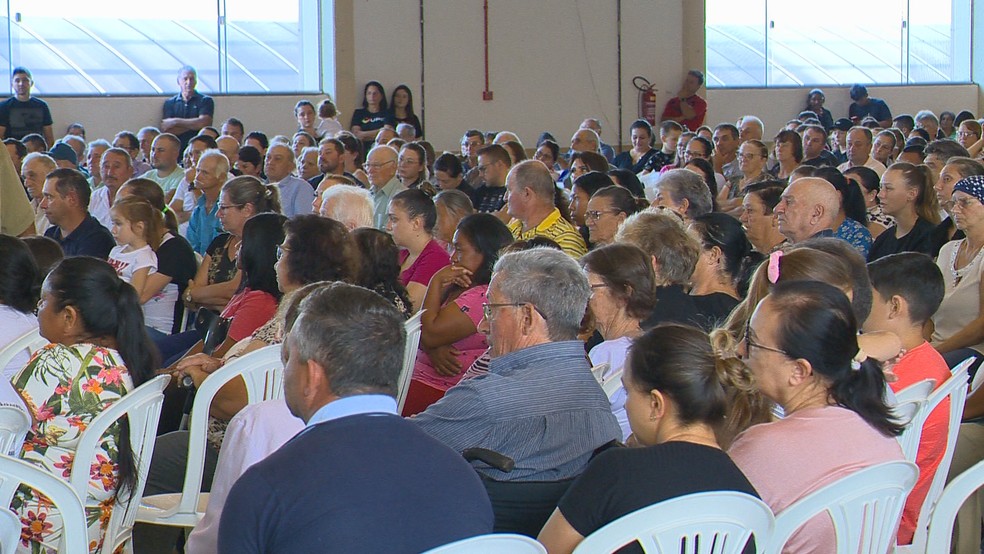 Velório de pai e filho comove Muliterno, no RS — Foto: RBSTV/Reprodução