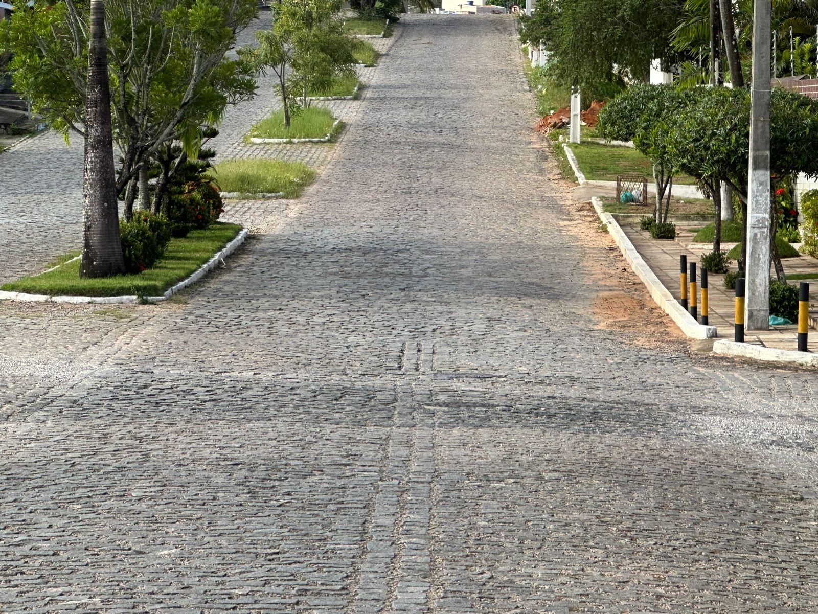 Homens invadem casa de delegado e roubam pistola e carro na Zona Sul de Natal