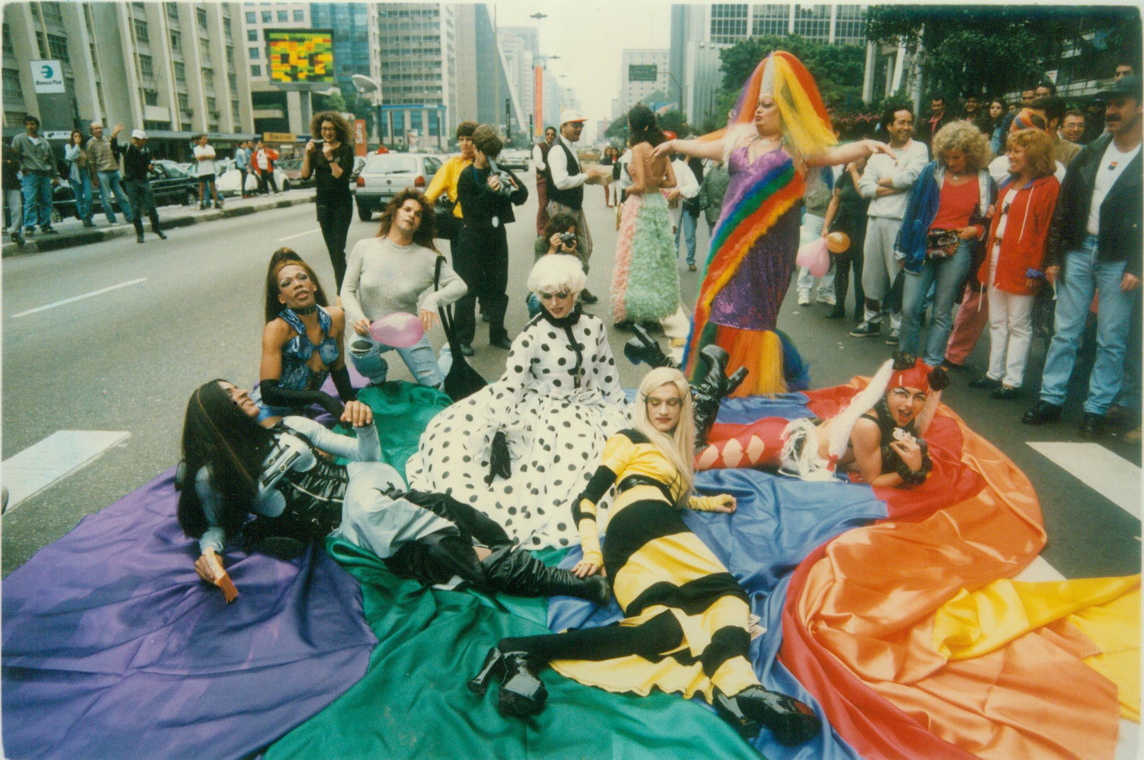 30 anos de Parada LGBT+ em SP: por que direitos conquistados ainda estão em disputa no Brasil