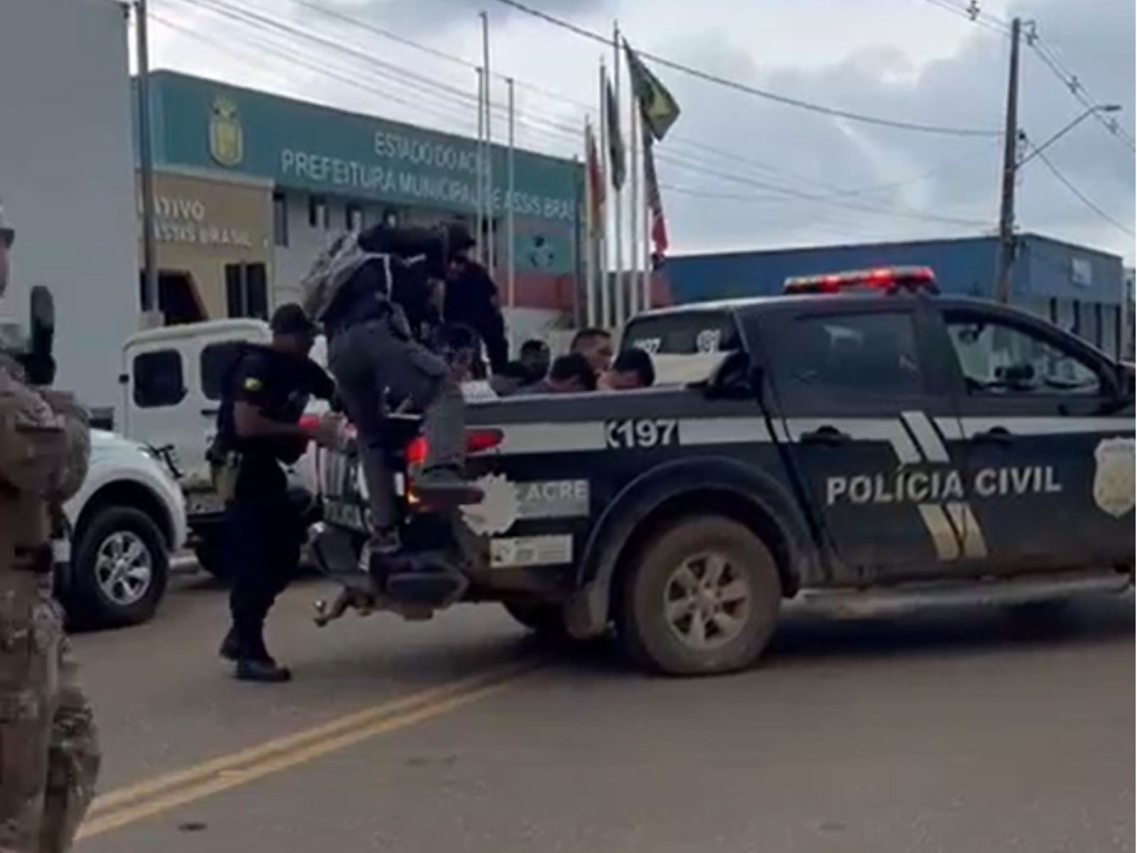 Polícia cumpre mandados de prisão contra suspeitos de envolvimento em homicídios no interior do Acre