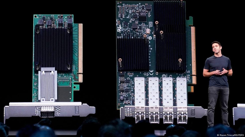 Ternus fez seu nome como um dos principais engenheiros da Apple — Foto: Reuters via DW