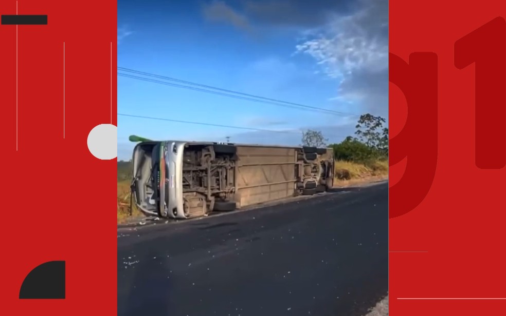 Pelo menos 11 pessoas ficaram feridas e quatro morreram em acidente — Foto: Redes sociais