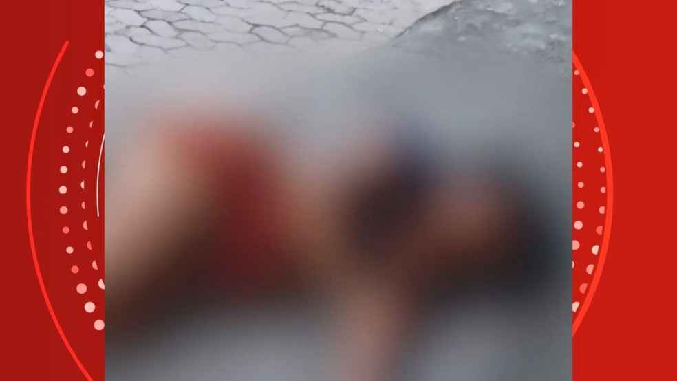 Vítima caminhou para pedir ajuda cerca de 500 metros, até a residência onde o pai mora em Vila Velha, no Espírito Santo — Foto: Reprodução/TV Gazeta