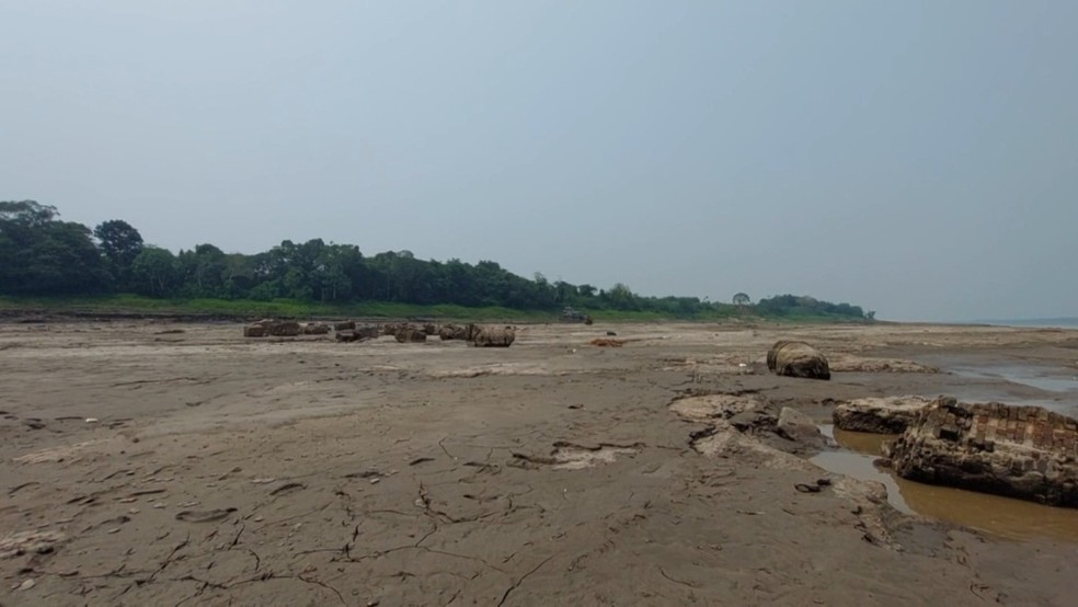 Ruínas do Forte São Francisco Xavier de Tabatinga são reveladas com  a seca do Rio Solimões — Foto: Roney Elias, Rede Amazônica