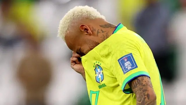 Camisa do Brasil na Copa do Mundo é a mais cara entre países campeões e tem alta acima da inflação