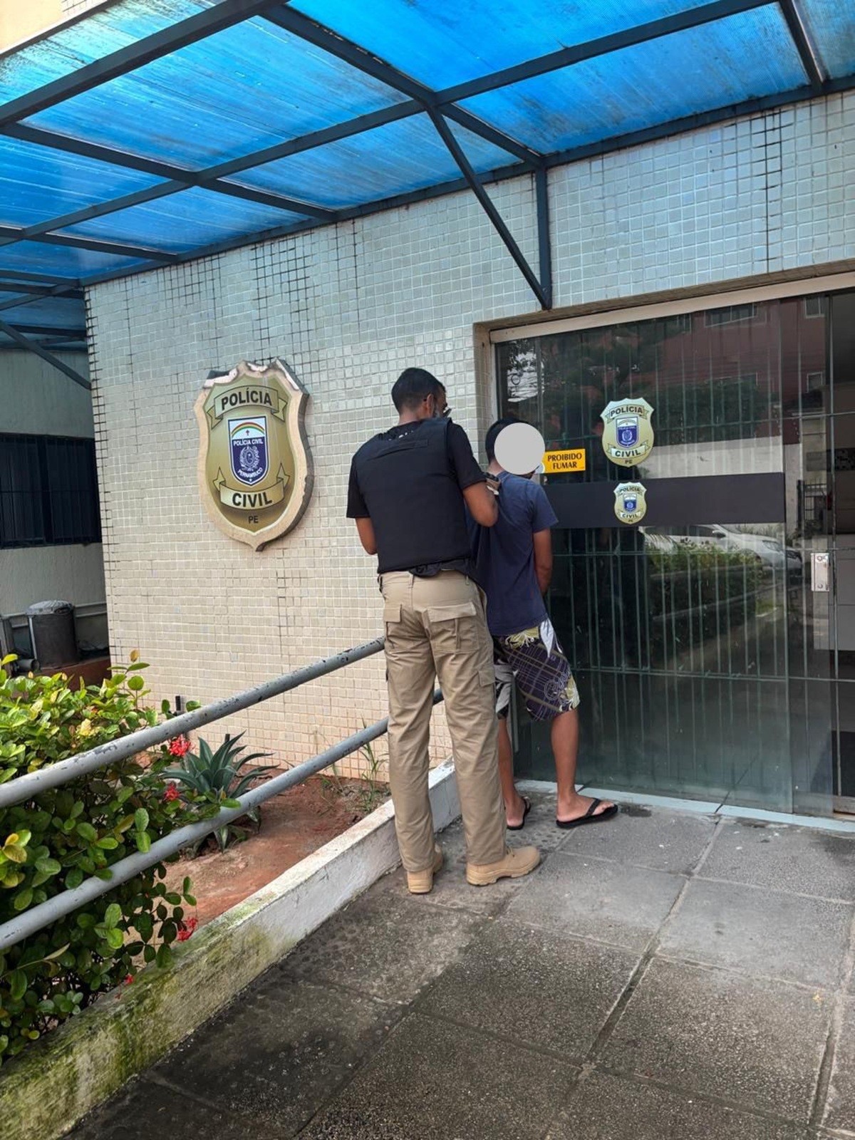 Golpistas do amor: operação mira grupo que seduzia a extorquia mulheres no Grande Recife
