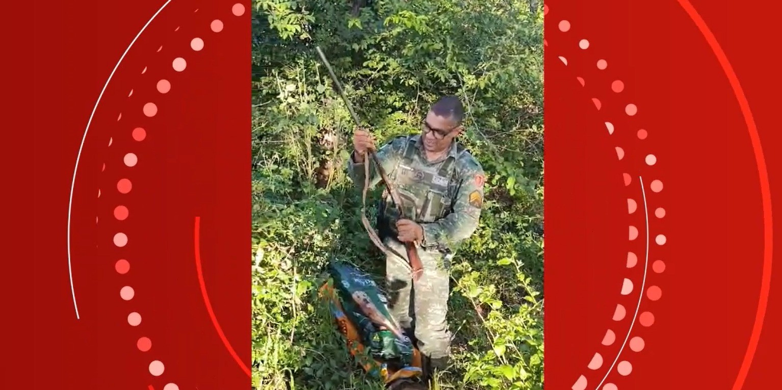 PMs prendem suspeito de caça ilegal ao encontrarem pelos de cachorro em caixa acoplada em moto 