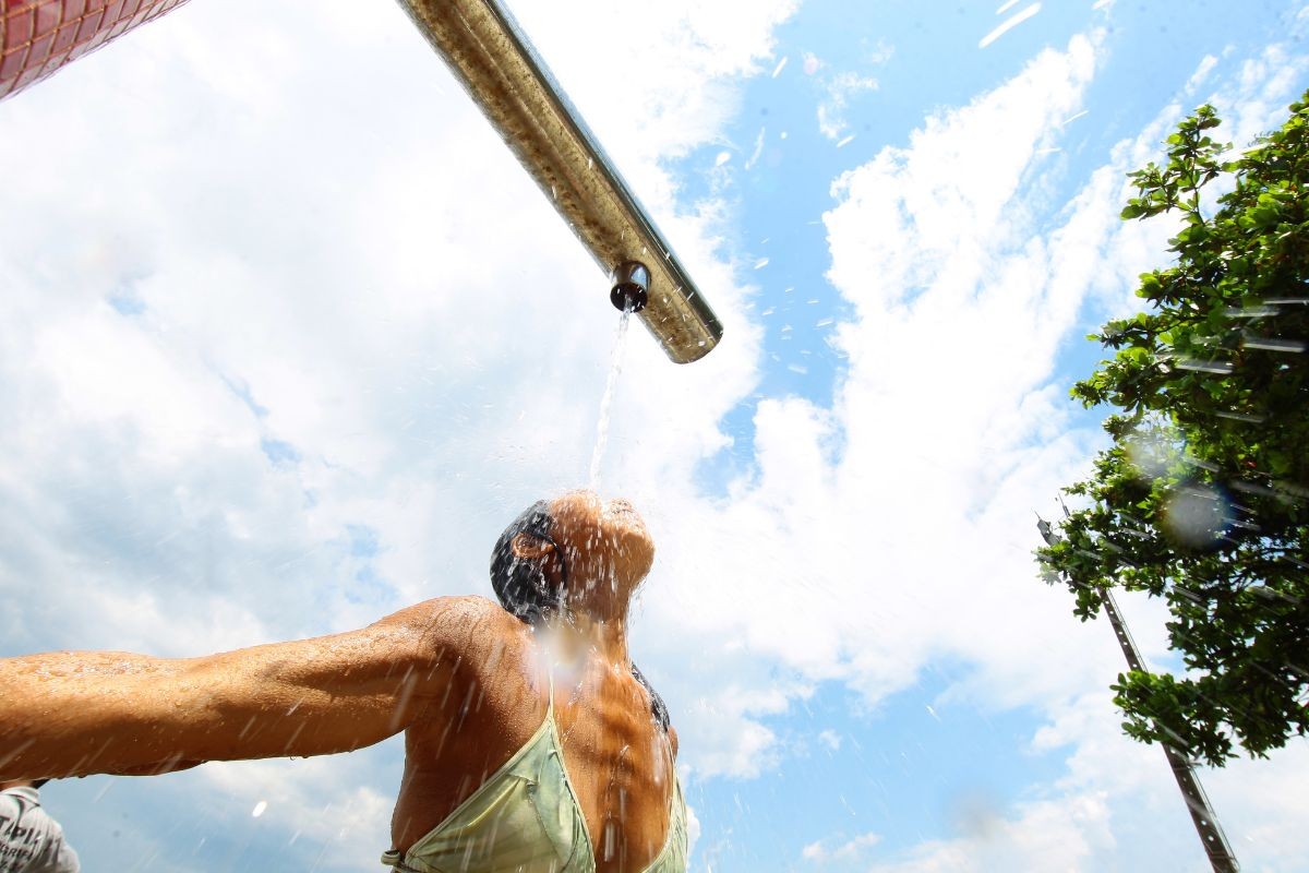 Litoral de SP terá semana de calor intenso acima dos 30°C e risco de temporais; veja a previsão
