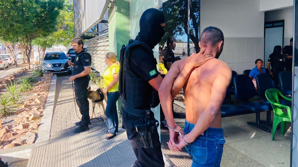 Operação contra membros de facção criminosa prende treze pessoas no Cariri — Foto: Lorena Tavares/TV Verdes Mares